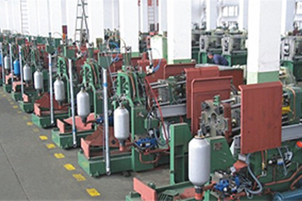 冷室壓鑄機(jī)的內(nèi)部結(jié)構(gòu)、工作原理及操作規(guī)程